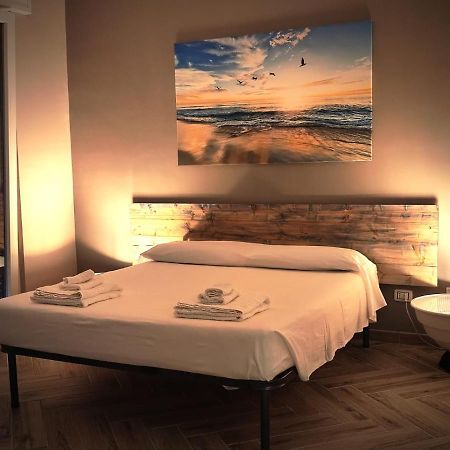 Hotel The House Of The Waves Brindisi Esterno foto