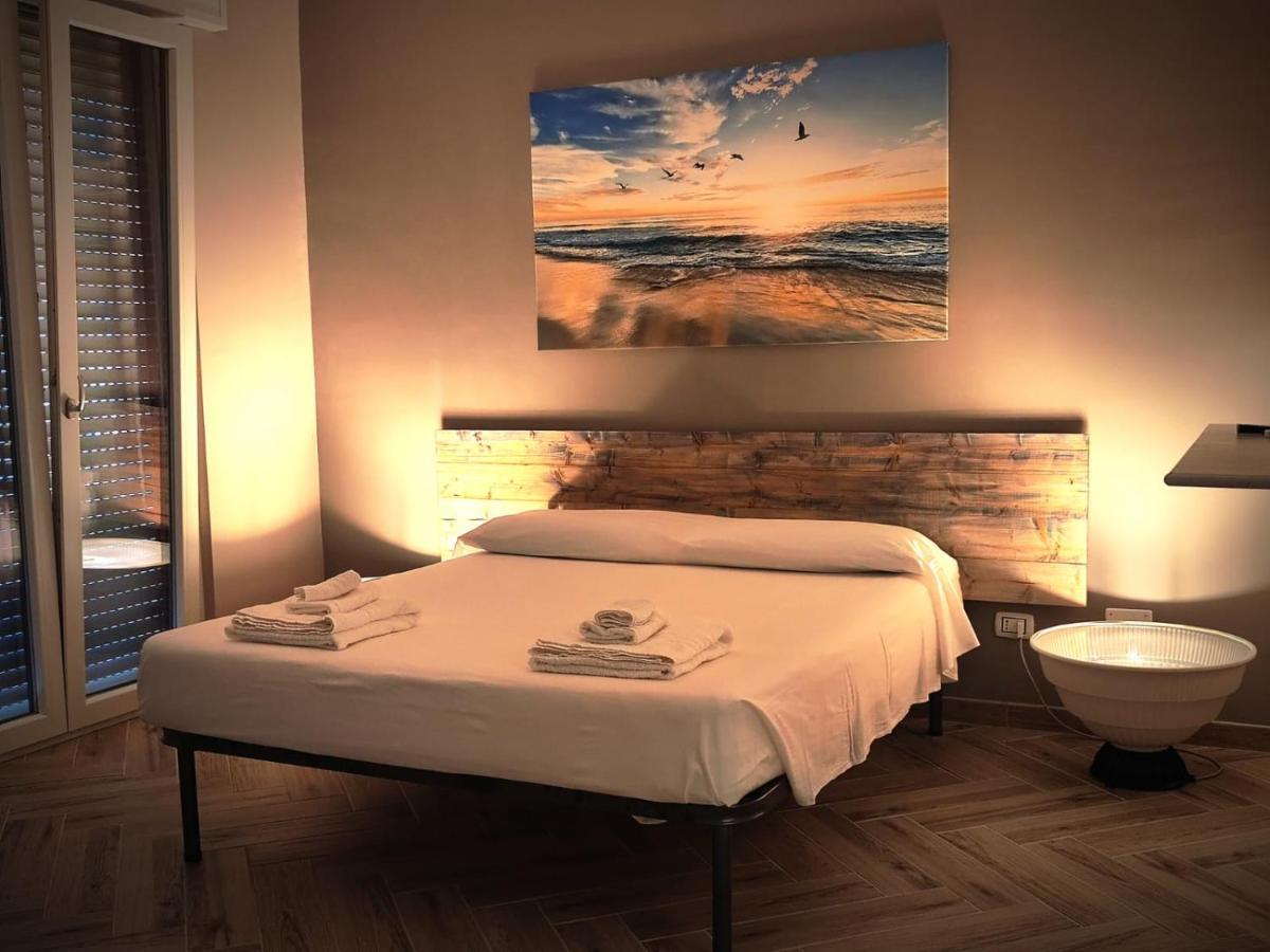Hotel The House Of The Waves Brindisi Esterno foto