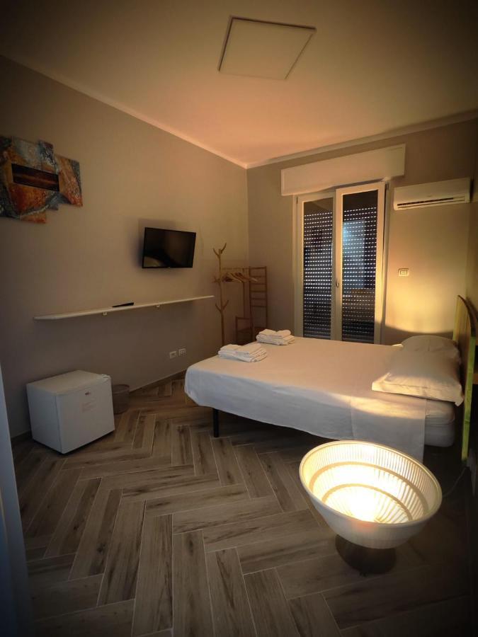 Hotel The House Of The Waves Brindisi Esterno foto